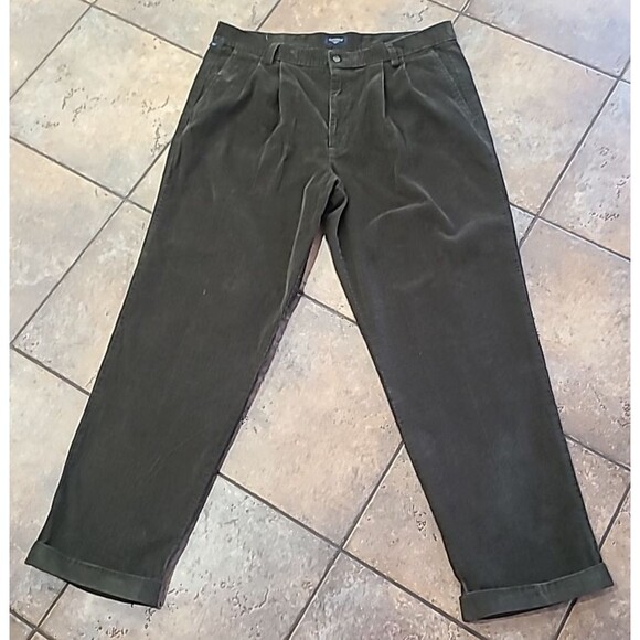 Dockers Corduroy Relaxed Straight Fit Khaki Pants Men's 38x32 Pleated Green Cuff - Picture 1 of 9